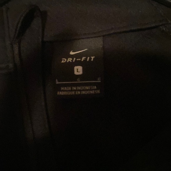 🔥 Nike Pullover, Worn twice, looks brand new 🔥 - Picture 2 of 4